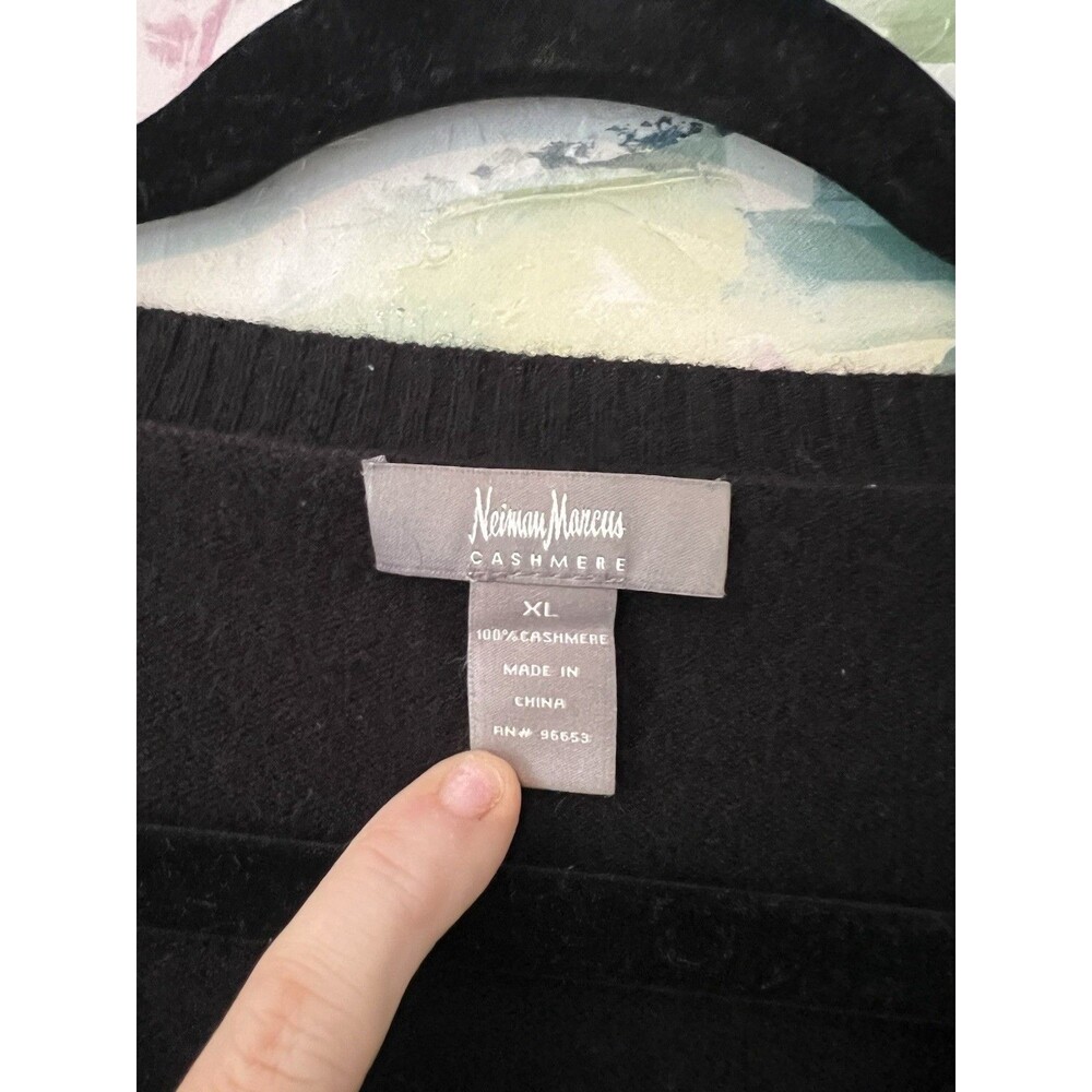 Neiman Marcus 100% Cashmere Sweater, Long Sleeve Black V-Neck. Luxury. XL
